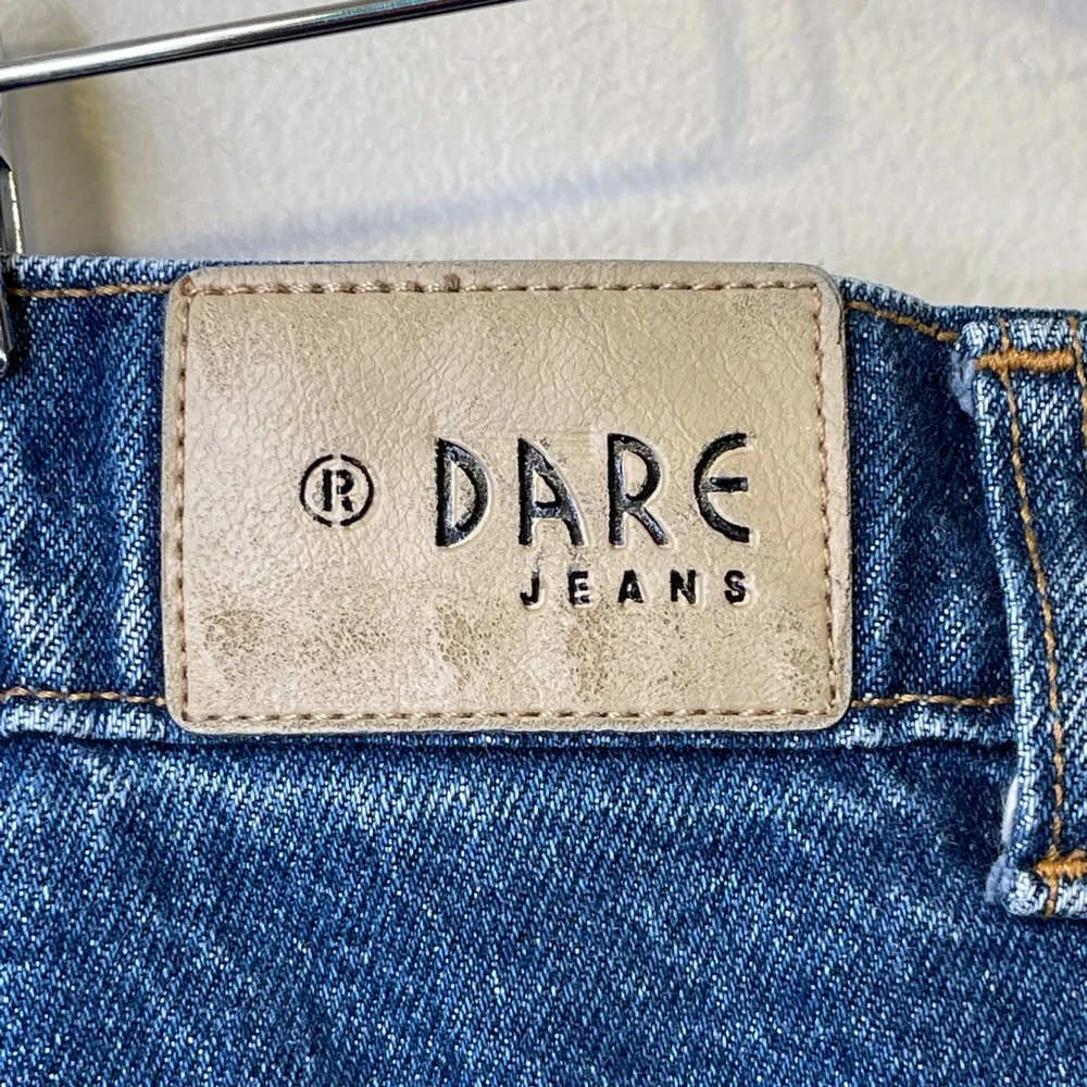 Dare Zip Front Single Button Closure Classic 5 Pocket Design Relaxed Jeans